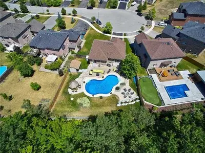 24 Springwood Court, Barrie, ON L4N 5V1