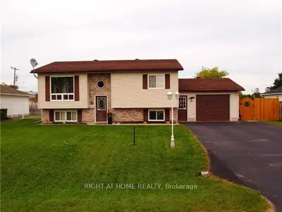 40 Vereyken Crescent, Petawawa, On K8h 2c5
