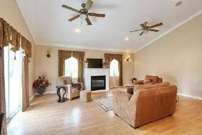 34 Buena Vista Drive, Mono, ON L9W 1Y4