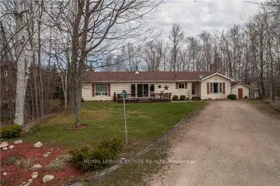 17 Sauble Woods Crescent, South Bruce Peninsula, On N0h 2g0
