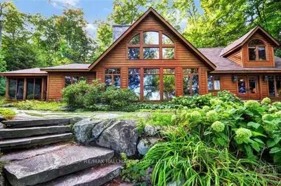 26 High Hills Road N, Seguin, On P0b 1j0