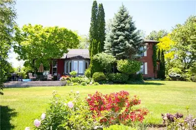 1072 Huffs Island Road, Prince Edward County, On K8n 4z7