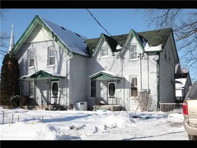 36 Glenelg Street E, Kawartha Lakes, On K9v 1z1