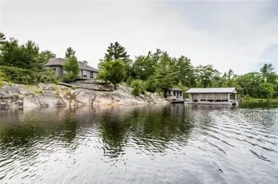 Detached in The Archipelago