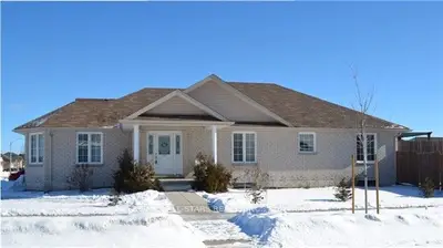 16 Springdale Drive, Kawartha Lakes, On K9v 0j3
