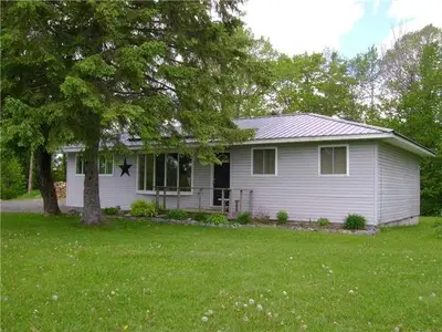 Detached in Parry Sound Remote Area