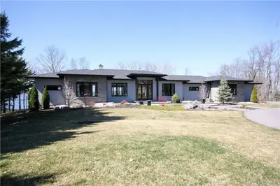 2610 County 3 Road, Prince Edward County, On K0k 1l0