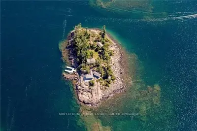 B 389 Round Island, The Archipelago, On P0c 1h0
