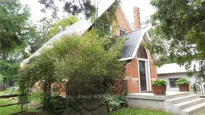 8946 Wellington 16 Road, Wellington North, On N0g 2e0