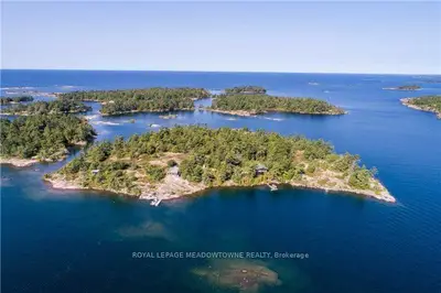 1 B-328 Georgian Bay Island, The Archipelago, On P2a 1t4