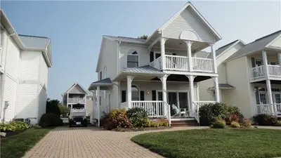 16 Promenade Way, Fort Erie, ON L0S 1B0