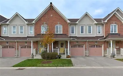Condo Townhouse in Puslinch