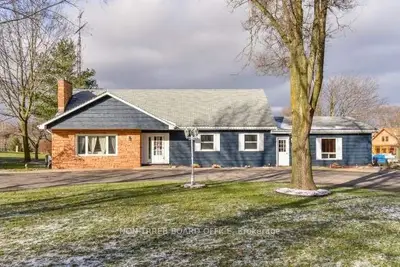Detached in Puslinch