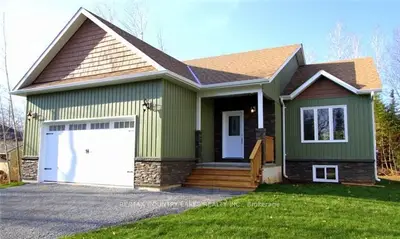 25 Pinewood Boulevard, Kawartha Lakes, On K0m 2t0