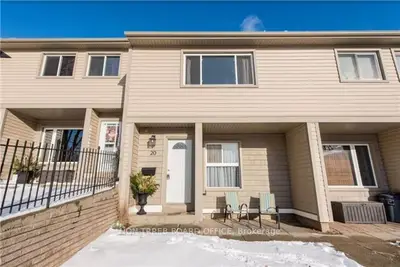 Condo Townhouse in Kitchener