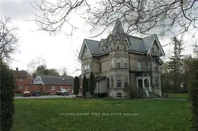 11 Victoria Avenue, Kawartha Lakes, On K9v 4e6