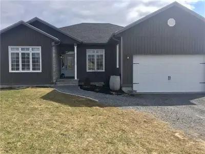 8 Dawson Drive, Front Of Leeds & Seeleys Bay, On K7g 2v4
