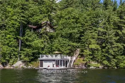 1001 Sagamo Boulevard, Muskoka Lakes, On P0b 1j0