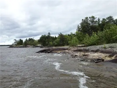 1 Aksel Road, Lake Of The Woods, On P0w 1l0