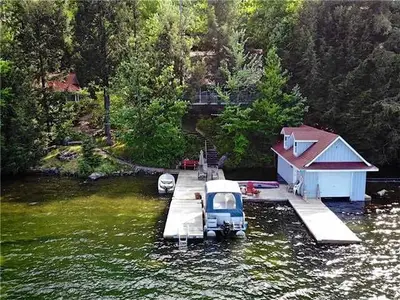 J5-20 Chief's Island, Out Of Area, On P0b 1j0