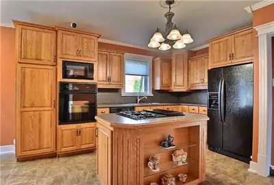 329 Brock Street W, Out of Area, ON P7E 4J4