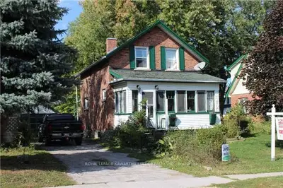 80 Melbourne Street W, Kawartha Lakes, On K9v 2t3