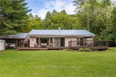 Detached in Gravenhurst