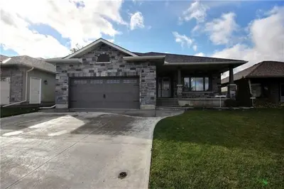 10 Aspen Drive, Out of Area, ON K8V 0C6