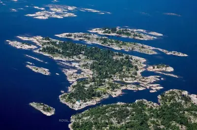 D207 Georgian Bay Island, Parry Sound Remote Area, On P0g 1a0