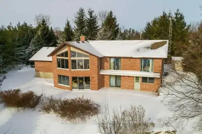 32 North Marysburgh Court, Prince Edward County, On K0k 2t0