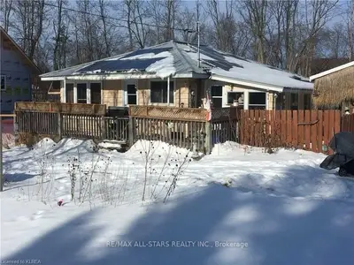 2 Alexander Avenue, Kawartha Lakes, On K0m 1l0