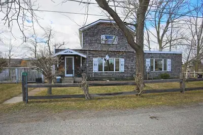Detached in Lincoln