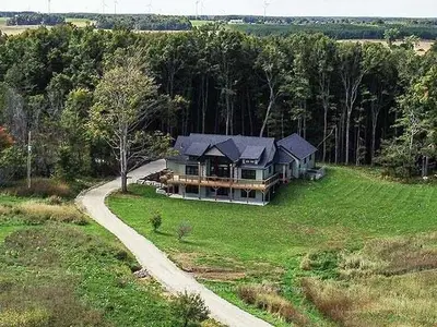 Detached in Mulmur