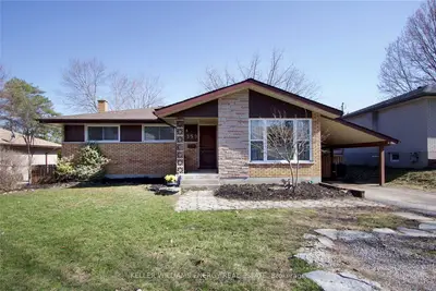 359 Applegrove Avenue, Peterborough, On K9h 5l4
