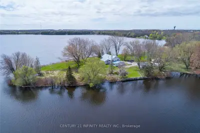 72 Henderson Lane, Prince Edward County, On K0k 1t0