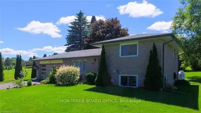 445 Old Surrey Lane, Kawartha Lakes, On K0m 1a0