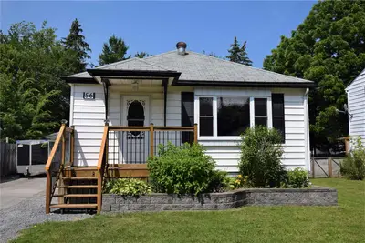 56 Hillcrest Avenue, Out of Area, ON K7K 4L8