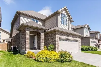 Detached in Woodstock
