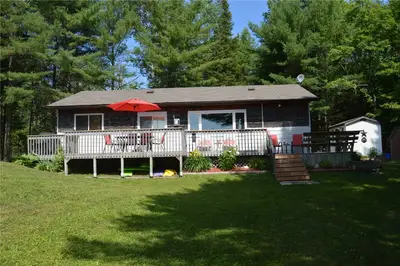 133 North Deer Lake Road, Huntsville, On P0b 1l0