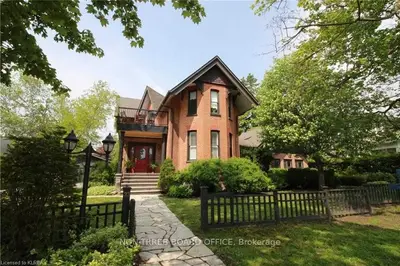 33 Victoria Avenue N, Kawartha Lakes, On K9v 4e8