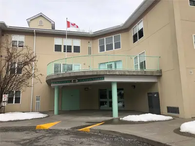 8 Huron Street 207, Kawartha Lakes, On K9v 6k3