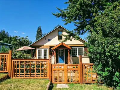 275 Third Avenue, Out Of Area, Bc V0g 1v0