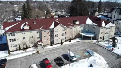 8 Huron Street 301, Kawartha Lakes, On K9v 6k3