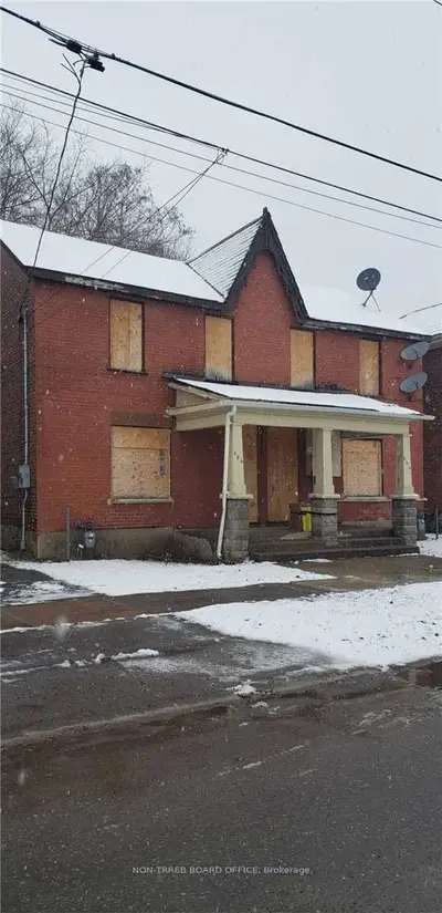 494-496 Bolivar Street, Peterborough, On K9j 4r6