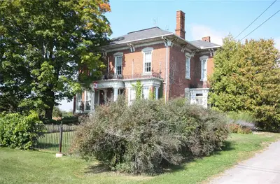 15786 Loyalist Parkway, Prince Edward County, On K0k 1g0