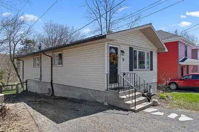 10 Burns Avenue, Prince Edward County, On K0k 2t0