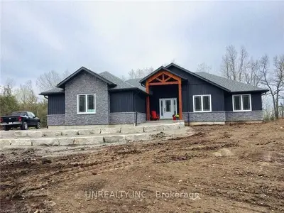 803 Black Road, Prince Edward County, On K0k 1w0
