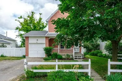 28 Elm Court, Kawartha Lakes, On K9v 6b2