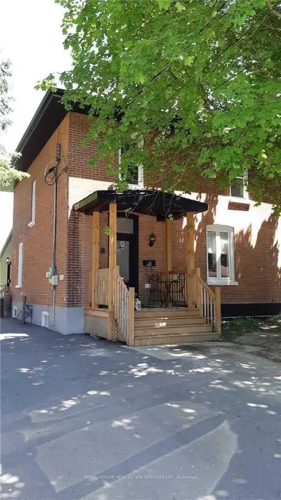 64 St Patrick Street Upper A, Kawartha Lakes, On K9v 1r5
