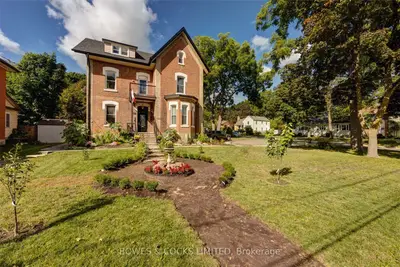 21 Albert Street S 6, Kawartha Lakes, On K9v 3g6